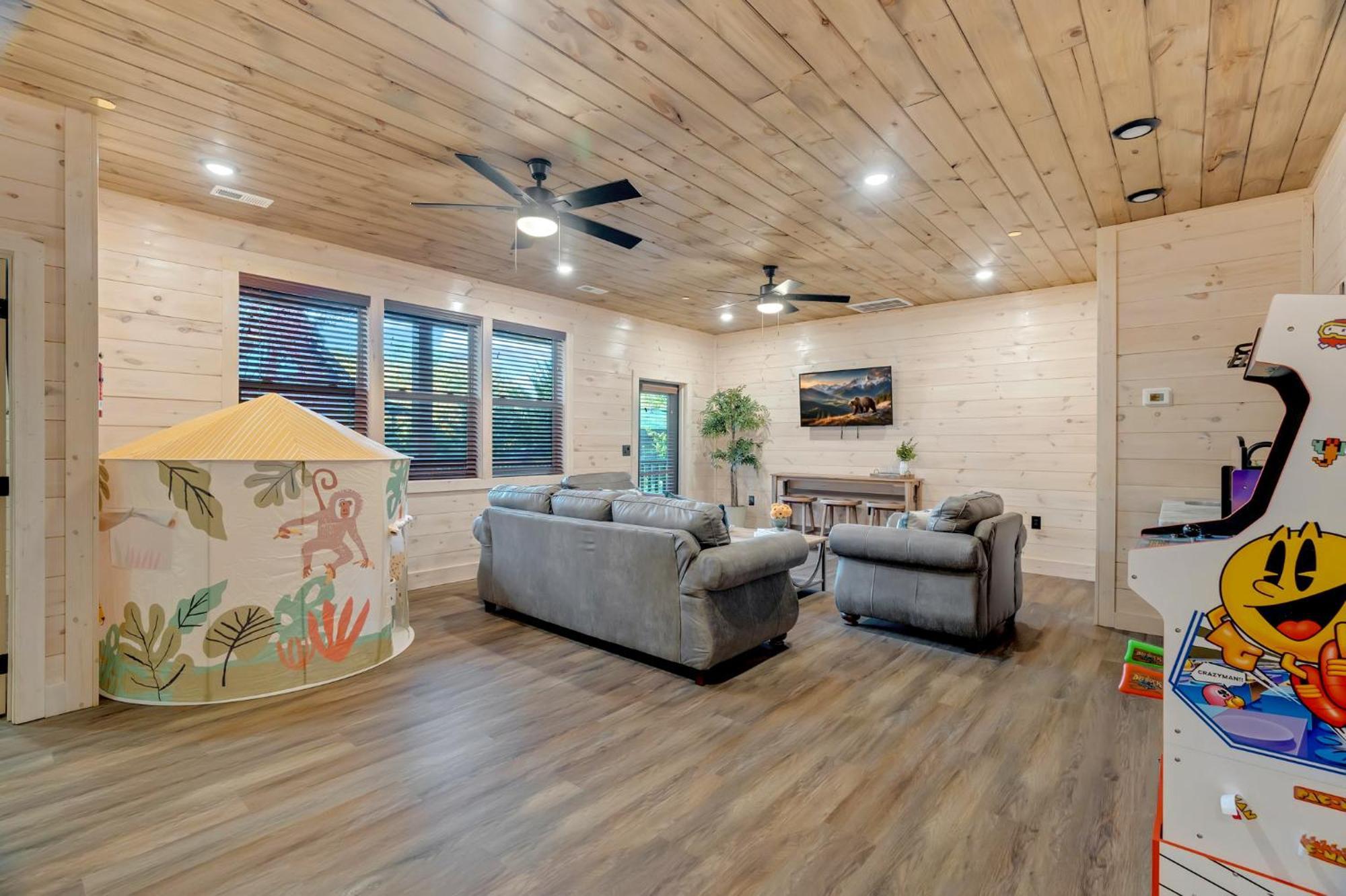 Villa New Luxury Cabin With Indoor Pool, Hot Tub, & Theater à Pigeon Forge Extérieur photo